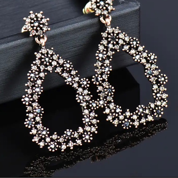 Pear Shape Blue and Gray Zircon Dangle Earrings - Picture 3 of 5